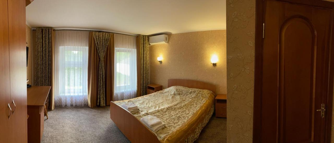 зелений клин Hotel *